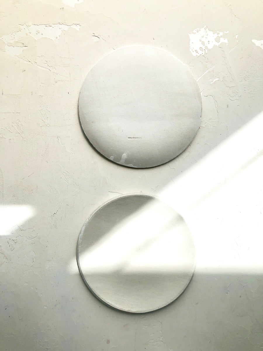 8.5 inch Orb Plate in Blanc