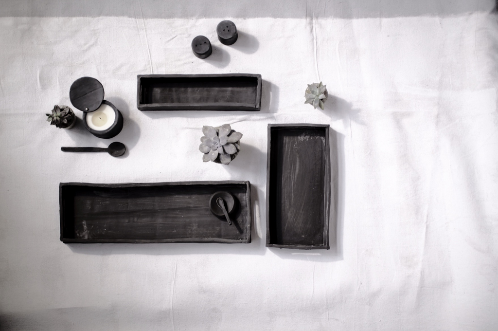 Kate and Ali - Medium Handled Serving Tray in Black